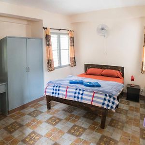 Budget Zimmer mit Kingsize-Bett